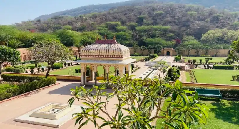 Sisodiya Rani Garden & Palace