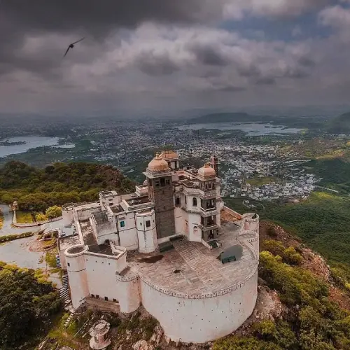 Sajjangarh Palace (Monsoon Palace) Sajjangarh Palace (Monsoon Palace)