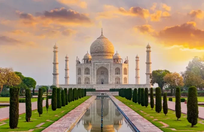 Taj Mahal (sunrise) Taj Mahal (sunrise)